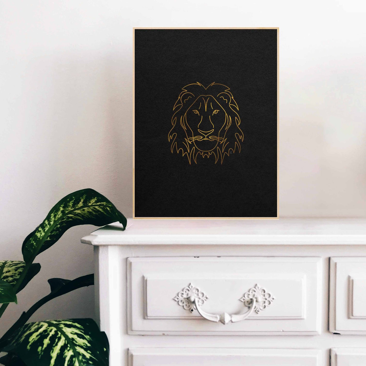 Regal Lion (Black)